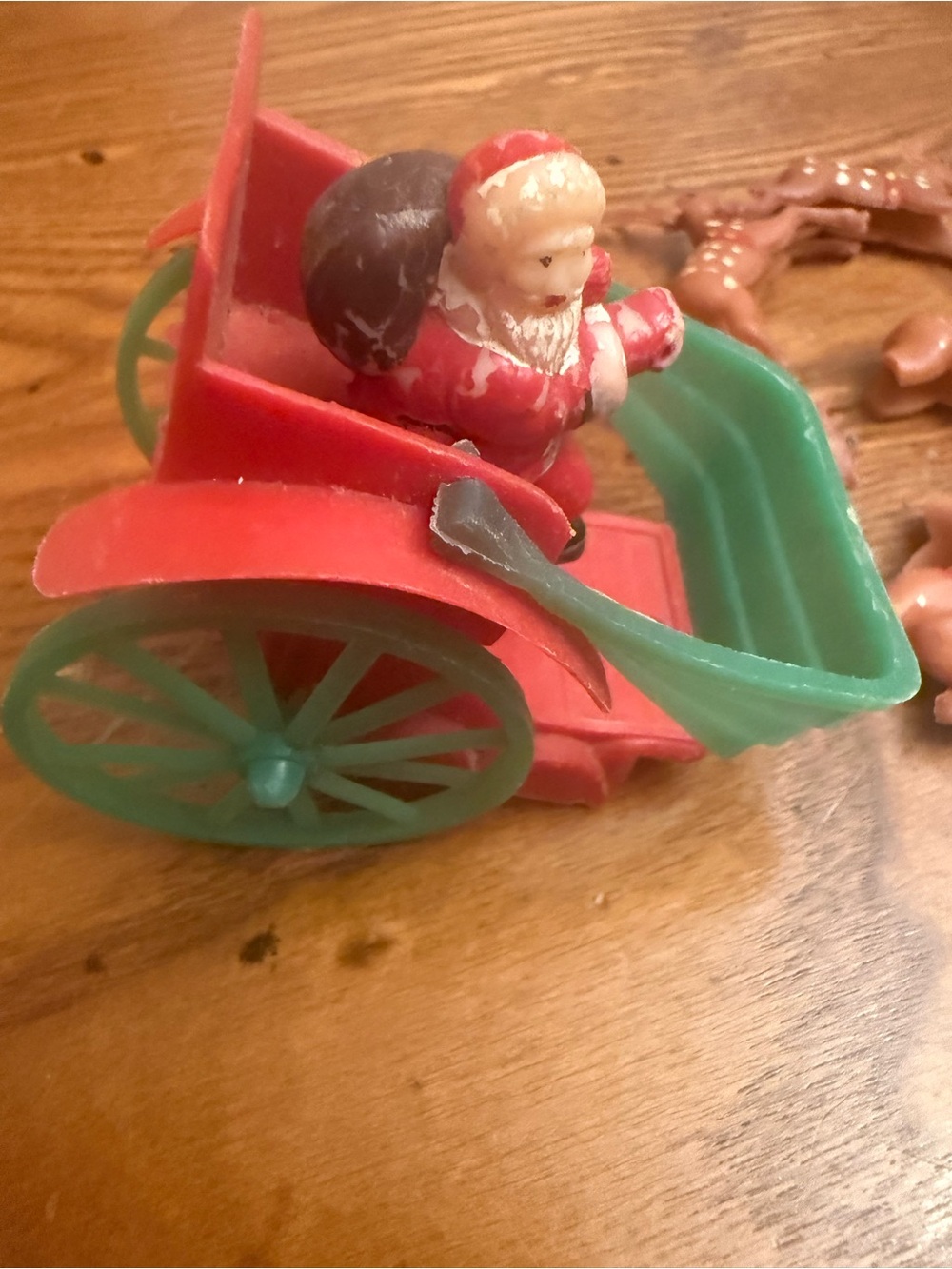 Rosbro Vintage Red and Green Santa Sleigh